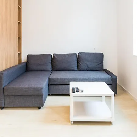 מלון דירות Castle Free Parking 4*