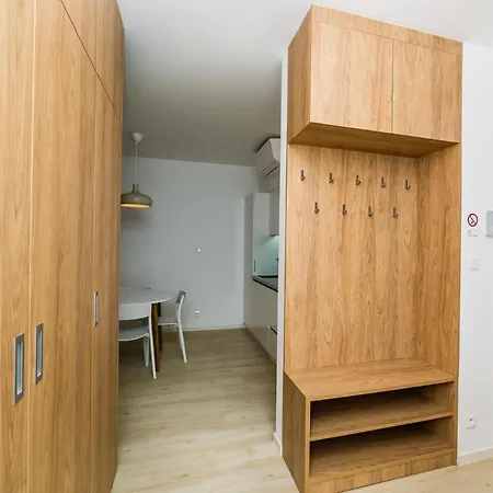 Castle Free Parking מלון דירות 4*