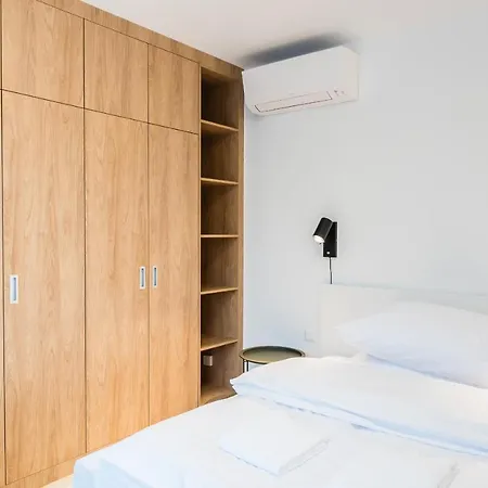 Castle Free Parking Apartahotel 4*