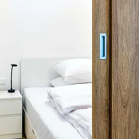 アパートホテル Castle Free Parking 4*
