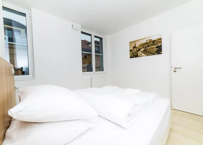 Castle Free Parking Apartmanhotel Pozsony