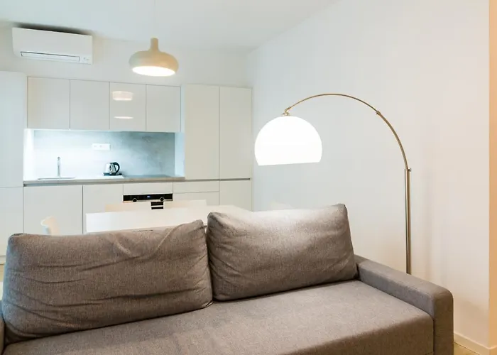 Castle Free Parking 4*