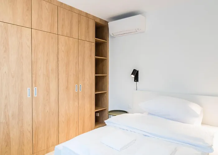 Castle Free Parking Apartmanhotel 4*