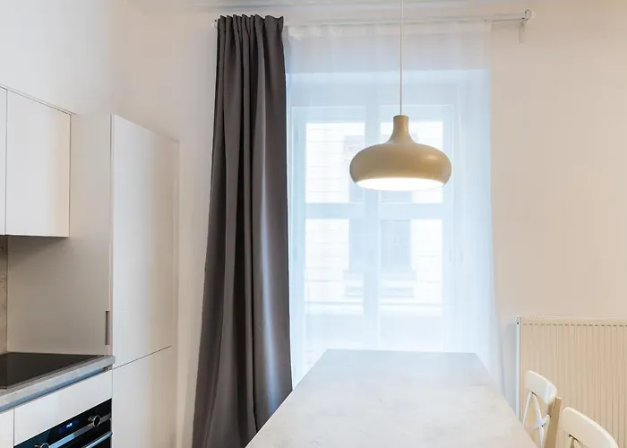 Castle Free Parking 4*