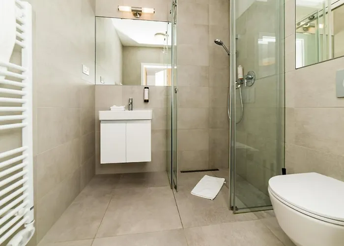 Castle Free Parking Apartmanhotel 4*