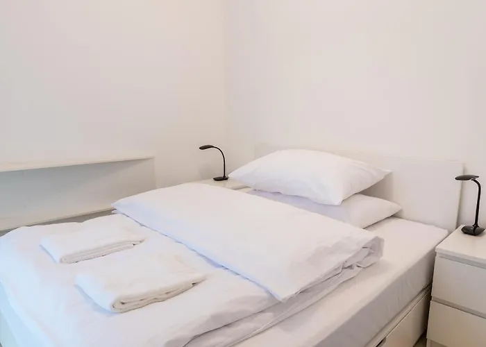 Castle Free Parking 4*