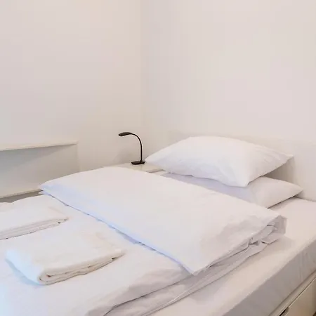 Castle Free Parking 4*