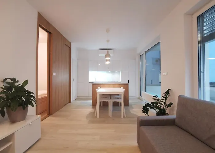 Апарт-готель Castle Free Parking 4*